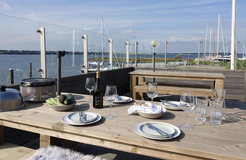 Stellendam House | Cozy apartment (39 m²) on the land side on the 1st floor with a lovely living room and open kitchen.