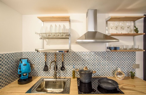 Corso dei Mille - Sant'Erasmo Apartment | Cozy Apartment at the Central Station - a 100 mt from the Station