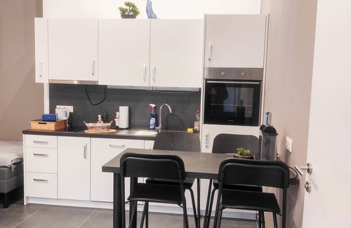 Meidling Apartment | Cozy Apartment Central Location with Free Parking