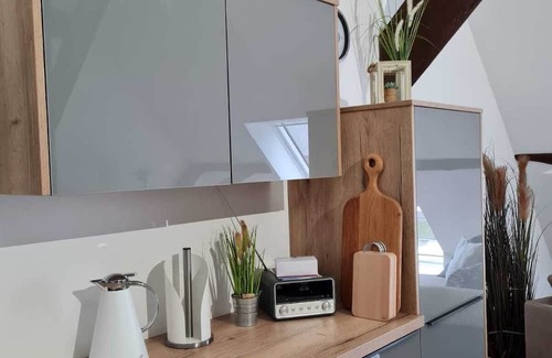 Bad Zwischenahn Apartment | Cozy apartment for 1-2 persons. The approx. 60m&sup2; large and very chic 2-room apartment for 1 to 2 persons is located on the Ahrenshof in the heart of Bad Zwischenahn.