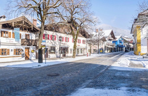 Unterammergau Apartment | Cozy Apartment "Ferienwohnung Filser" with Mountain View, Wi-Fi & Balcony; Parking Available