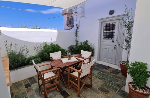 idhra Apartment | Cozy apartment for small family 2 minutes from Castello Baby Beach