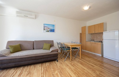 Lokva Rogoznica Apartment | Cozy apartment in Lokva Rogoznica