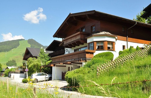 Saalbach-Hinterglemm Apartment | Cozy apartment in a beautiful south facing position