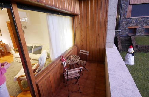 Alp Apartment | Cozy apartment in Alp with garden and parking, 10 minutes from the ski slopes!