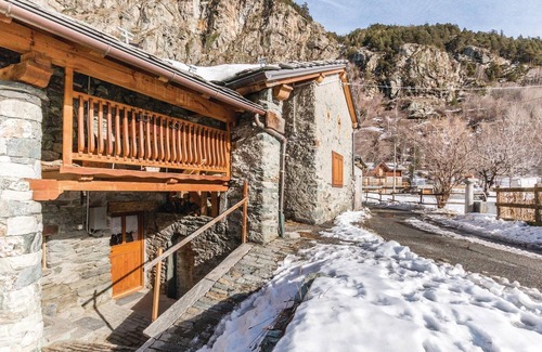 Escarra Apartment | Cozy apartment in Brusson AO with WiFi