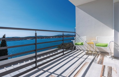 Brodarica Apartment | Cozy apartment in Brodarica with WiFi