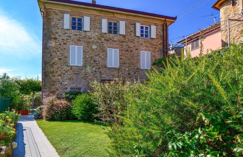 Pedona Apartment | Cozy apartment in Camaiore with WiFi