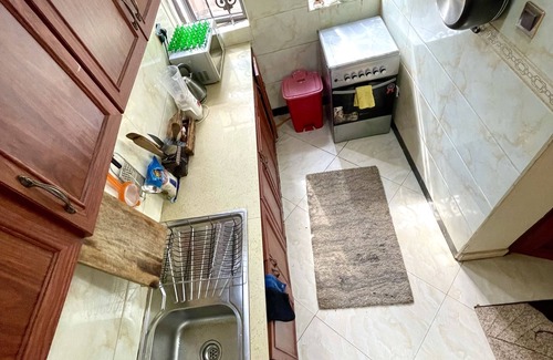 Kampala House | Cozy Apartment in Central KLA. *Unlimited Wifi, Netflix. Entire Apartment.