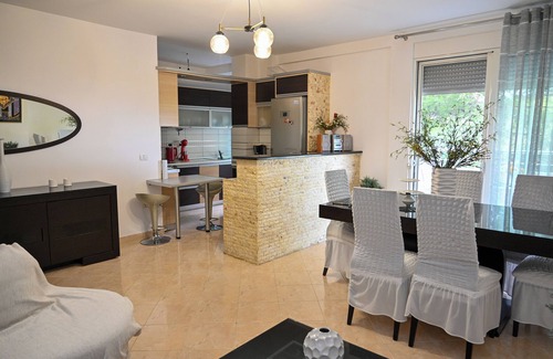 Durres Apartment | Cozy apartment in charming Durrës with AC, WiFi