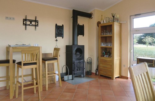 Karlshausen Apartment | Cozy apartment in Karlshausen with WiFi