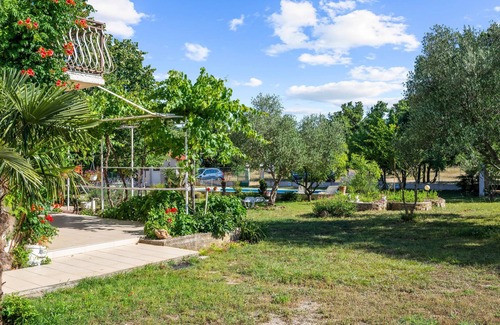 Gradina Apartment | Cozy apartment in Lozovac with WiFi