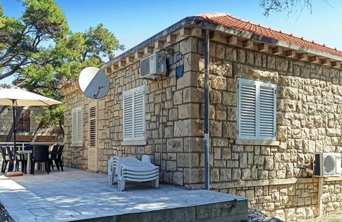 Lumbarda Apartment | Cozy apartment in Lumbarda with WiFi