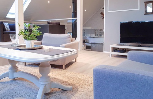 Lyngdal Apartment | Cozy apartment in Lyngdal with WiFi
