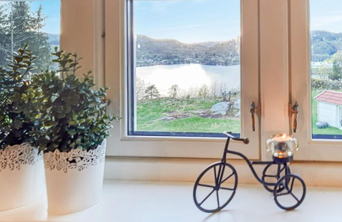 Lyngdal Apartment | Cozy apartment in Lyngdal with WiFi