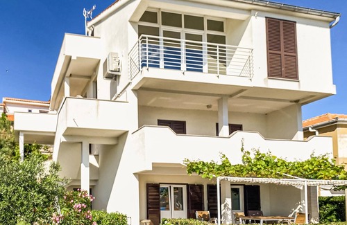 Miskovici Apartment | Cozy apartment in Miskovici with WiFi