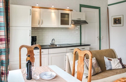 Molkwerum Apartment | Cozy apartment in Molkwerum with WiFi