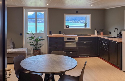 Fraena Apartment | Cozy apartment in Malmefjorden