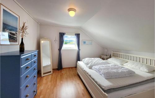 Tysnes Apartment | Cozy Apartment In Uggdal With Wifi