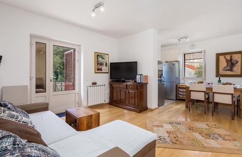 Veli Losinj Apartment | Cozy apartment in Veli Losinj with WiFi