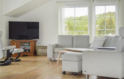 Vinnes Apartment | Cozy Apartment In Vestre Vinnesvåg