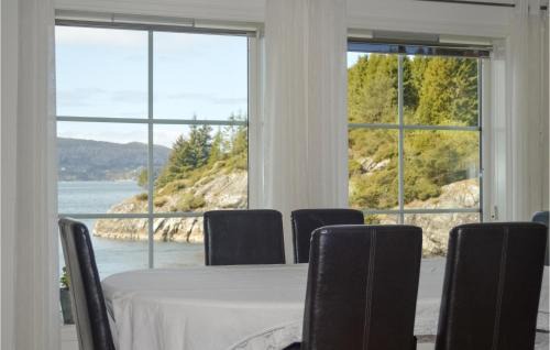 Vinnes Apartment | Cozy Apartment In Vestre Vinnesvåg