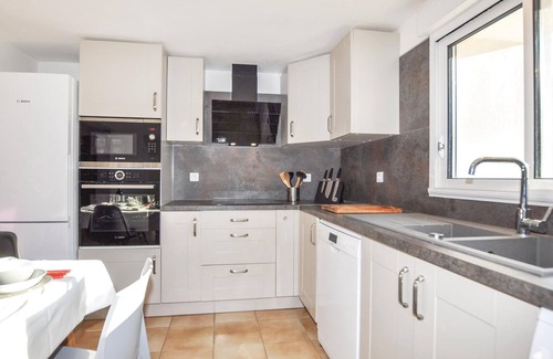 Vinassan Apartment | Cozy apartment in Vinassan with WiFi