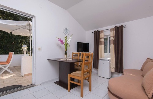 Zuljana Apartment | Cozy apartment in Zuljana with WiFi