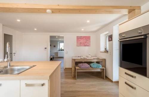 Grunkraut Apartment | Cozy Apartment 'Lochdomizil' with Mountain View, Garden & Wi-Fi