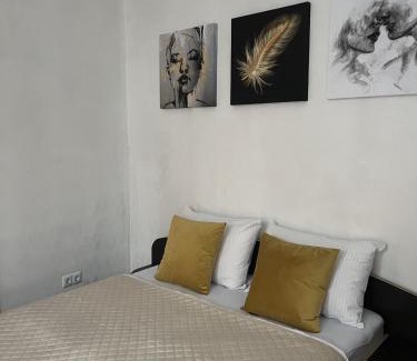 Prospekt Svobody Apartment | Cozy apartment near the Lviv National Opera