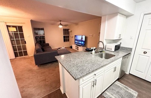 Fairfax Apartment | Cozy apartment next to Fairfax Corner & close to GMU!