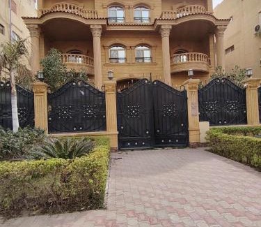 New Cairo Apartment | Cozy apartment on South 90th St Front of Dusit Thani Hotel
