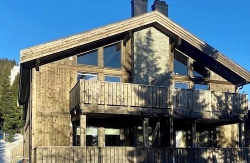 Ringsaker Apartment | Cozy apartment ski in/out, BBQ & Wifi Sjusjøen