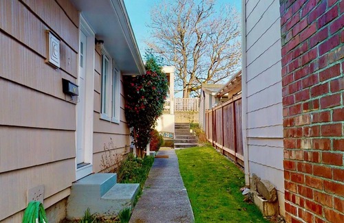 Snohomish Apartment | Cozy Apartment w/Air Conditioning, Smart TV, Covered Parking