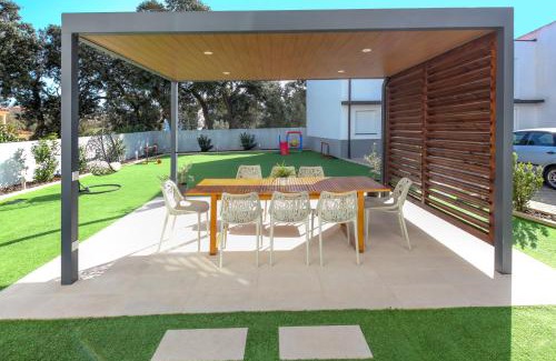 Fatima Apartment | Cozy Apartment With Garden