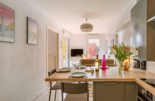 Lorient Apartment | Cozy apartment with large balcony and private parking
