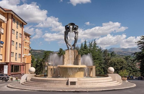 Tempera House | Cozy apartment with private garden and parking in L'Aquila