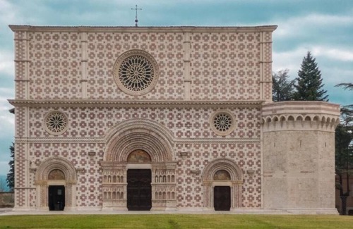 Tempera House | Cozy apartment with private garden and parking in L'Aquila