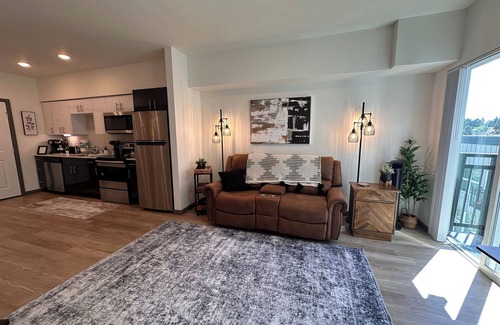 Central Tacoma Apartment | Cozy apartment with Rooftop views, home workspace and close to Hospitals!