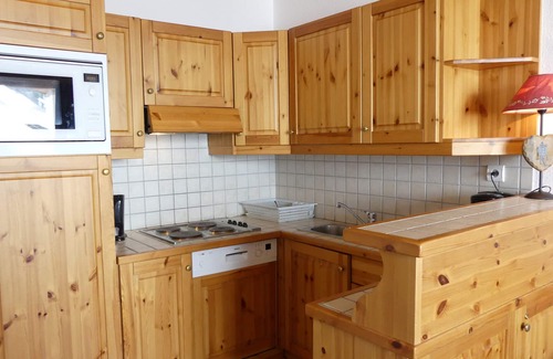 Meribel-Mottaret Apartment | Cozy Apartment with South-Facing Terrace, Ski-In/Ski-Out Access