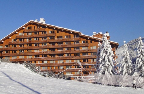 Meribel-Mottaret Apartment | Cozy Apartment with South-Facing Terrace, Ski-In/Ski-Out Access