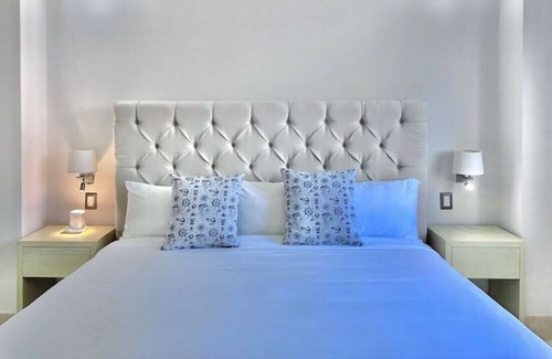 Samana Apartment | Cozy Apartment with Spectacular Bay View, Big Terrace, Full AC, Pool.
