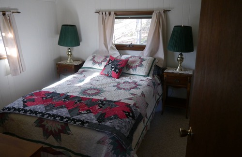 Montgomery Center Apartment | Cozy apartment with fantastic views 5 miles from Jay Peak