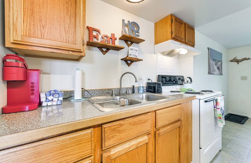 St Ignace Apartment | Cozy Apt < 1 Mi Near Lake Huron & Mackinac Island!