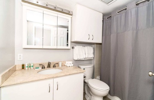 Downtown Apartment | Cozy Apt Downtown with Gym