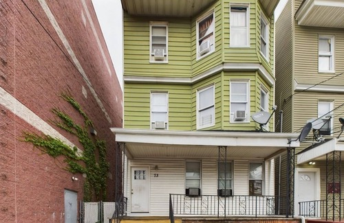 Constable Hook Apartment | Cozy apt in Bayonne, 2 min walk to rail to NYC