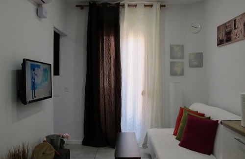 Sant Adria de Besos Apartment | COZY APT. NEXT TO BEACH AND 14 MIN TO BARCELONA