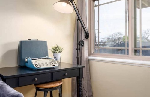 Lennox Apartment | Cozy apt. near LAX, SoFi & Kia Forum