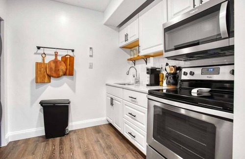 Parkesburg Apartment | Cozy Apt with King Bed - Full Kitchen - Desk Area