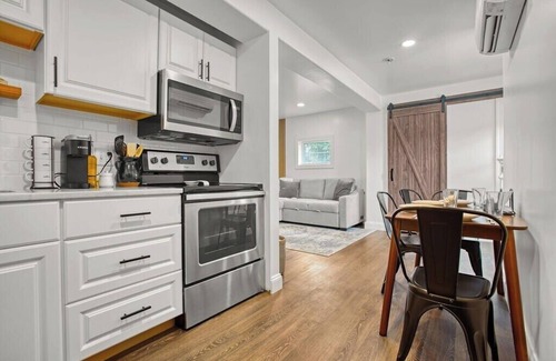 Parkesburg Apartment | Cozy Apt with King Bed - Full Kitchen - Desk Area